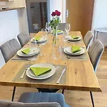 6p- Ski-in Ski-out- Parkplatz- Zentral- Wifi By Interhome