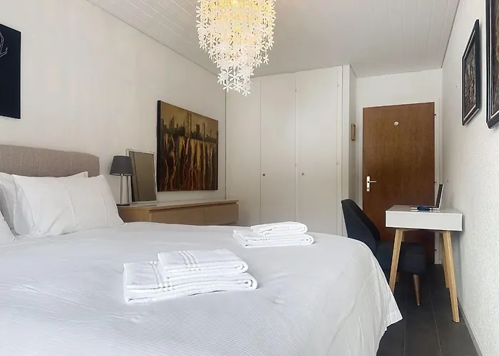 6p- Ski-in Ski-out- Parkplatz- Zentral- Wifi By Interhome *