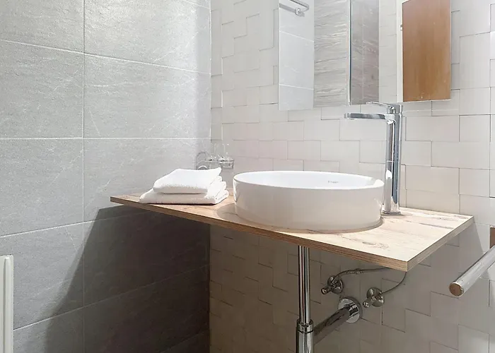 6p- Ski-in Ski-out- Parkplatz- Zentral- Wifi By Interhome